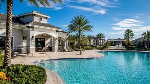 Clubhouse w community pool in Florida